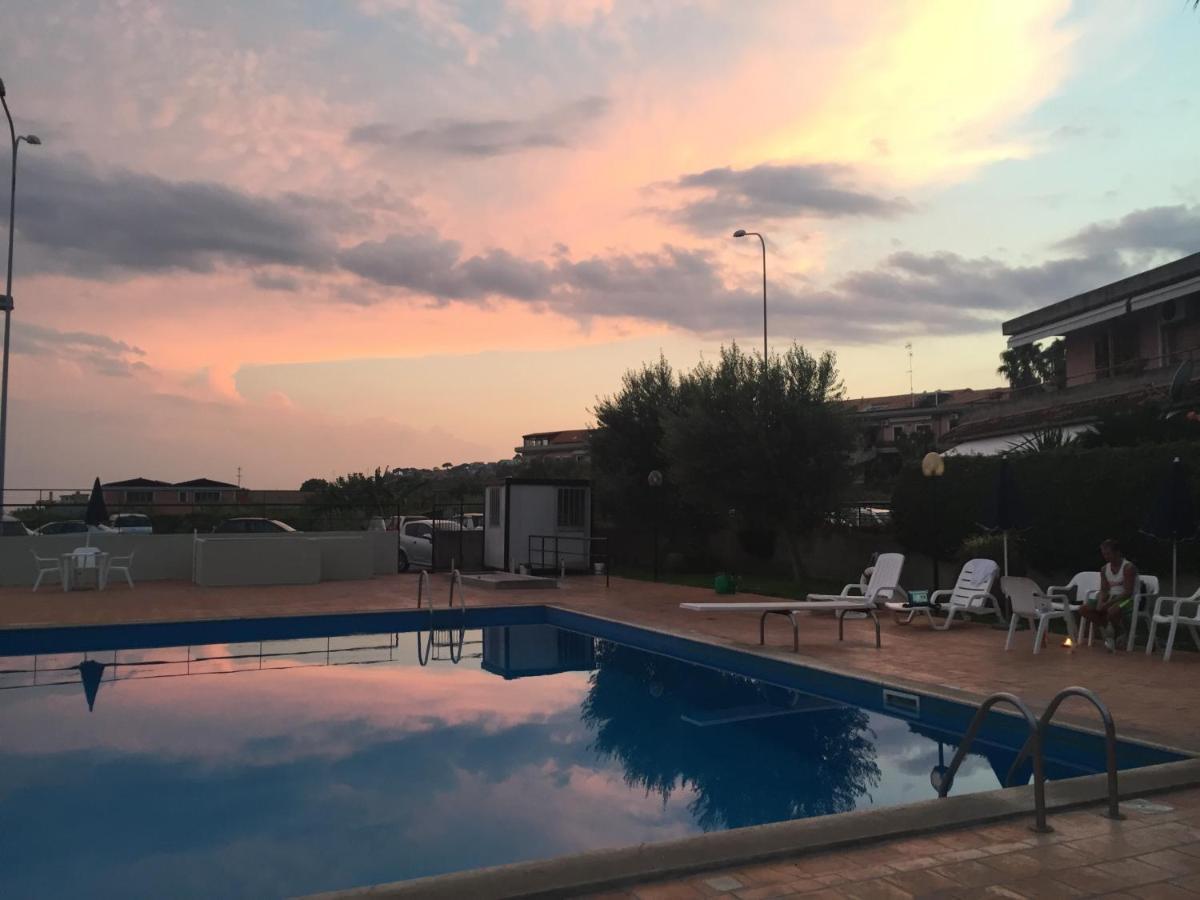 Elegant Apartment In Residence With Pool Acireale Luaran gambar